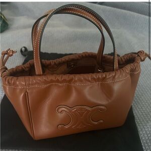 CELINE SMALL CABAS DRAWSTRING CUIR TRIOMPHE IN SMOOTH CALFSKIN
TAN
